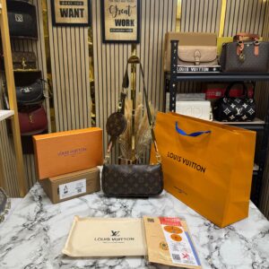 latest-pochette-with-box-gift-bag