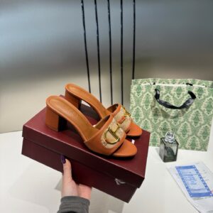 new-horsebit-iconic-medium-heel-sandals