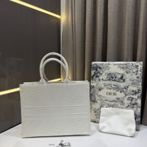 latest-book-tote-bag